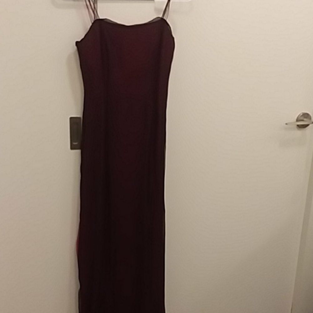 Striking Tahari long dress in excellent condition